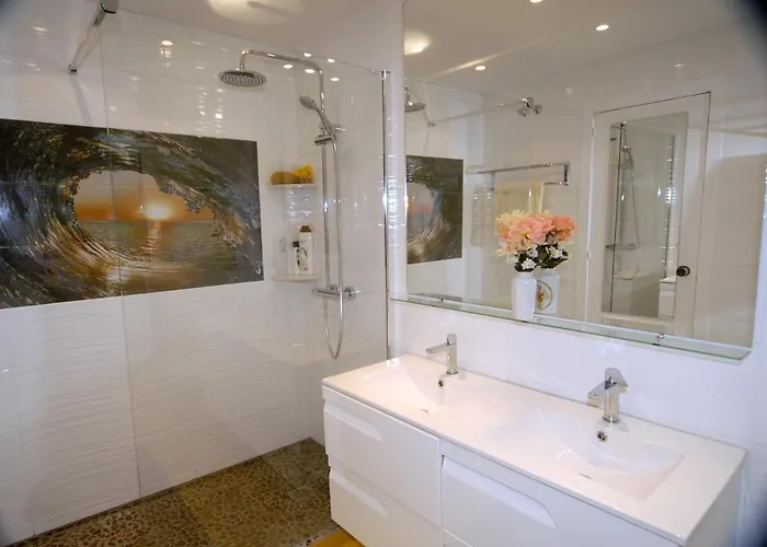 Beautiful Townhouse Internet Air Con 5 Guests *